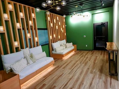 green-room