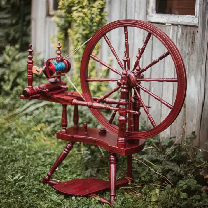 kromski-polonaise-spinning-wheel-lifestyle-alt