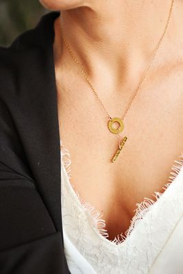 modern_style_gold_toggle_neckalce