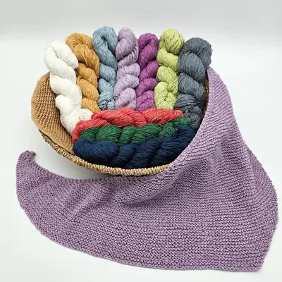 urth-yarns-etesia-with-garment